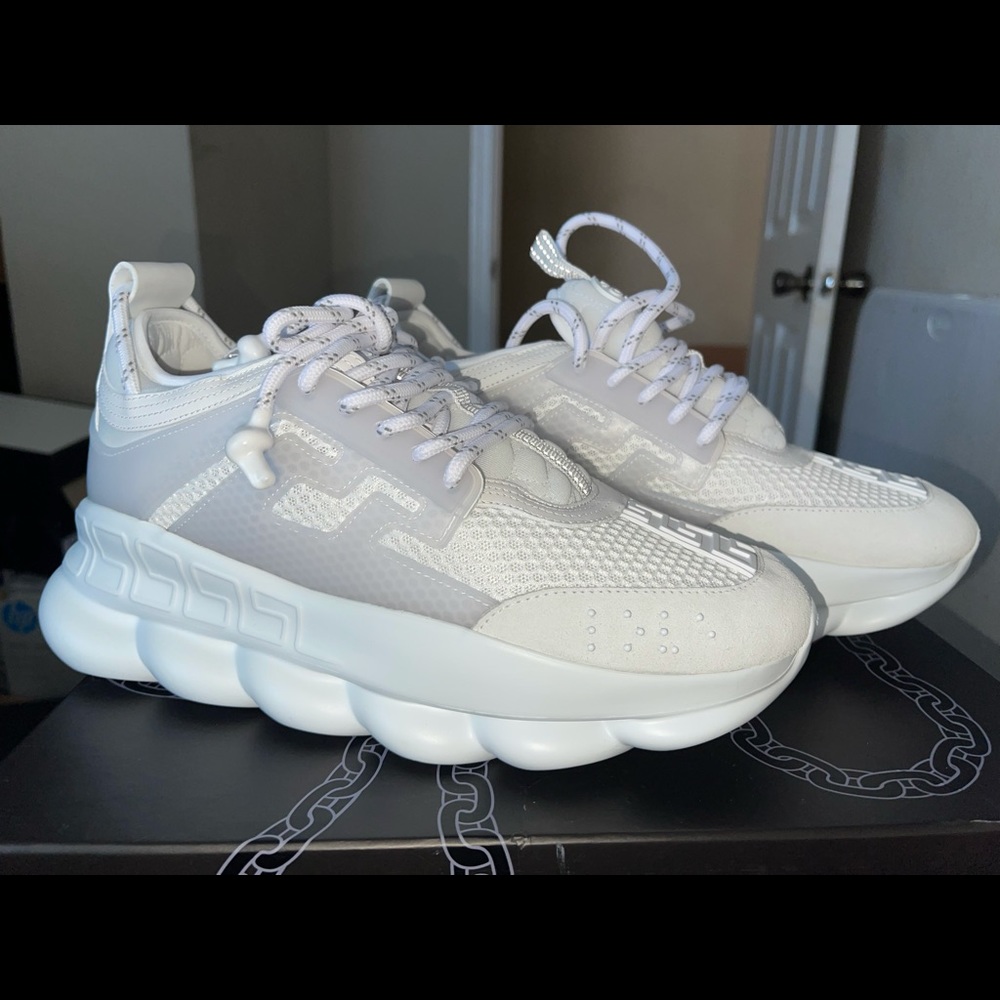 BNIB women’s VERSACE chain reaction size 41